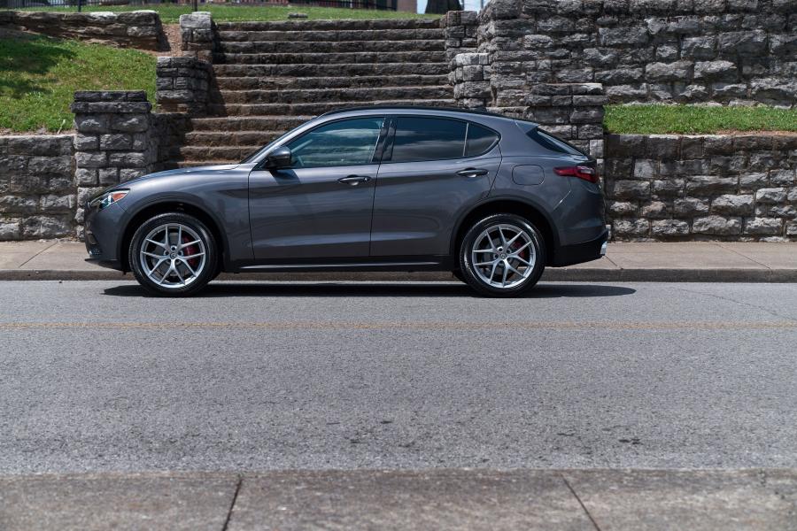  Alfa Romeo Stelvio Ti Sport (949) 2017 года  (NA) (фото 33 из 39)